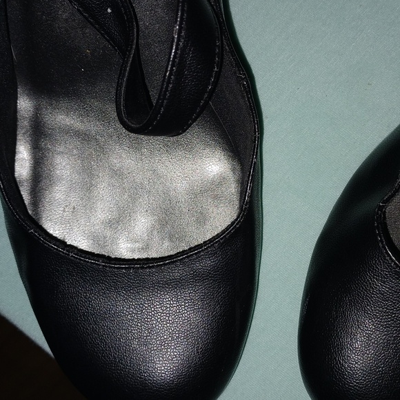 Cute buckle heels - Picture 3 of 3